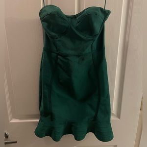 PRETTY LITTLE THING green fitted strapless dress